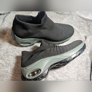 Merrell Black and Sage Green Slip-On Sneakers